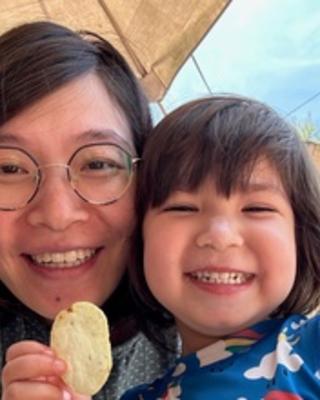 Amy eating chips with her daughter